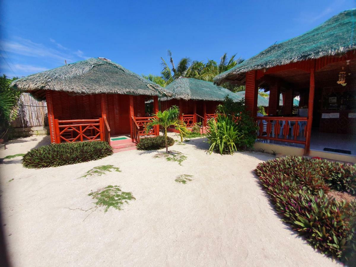 Pareja Tourist Inn マラパスクア島 エクステリア 写真